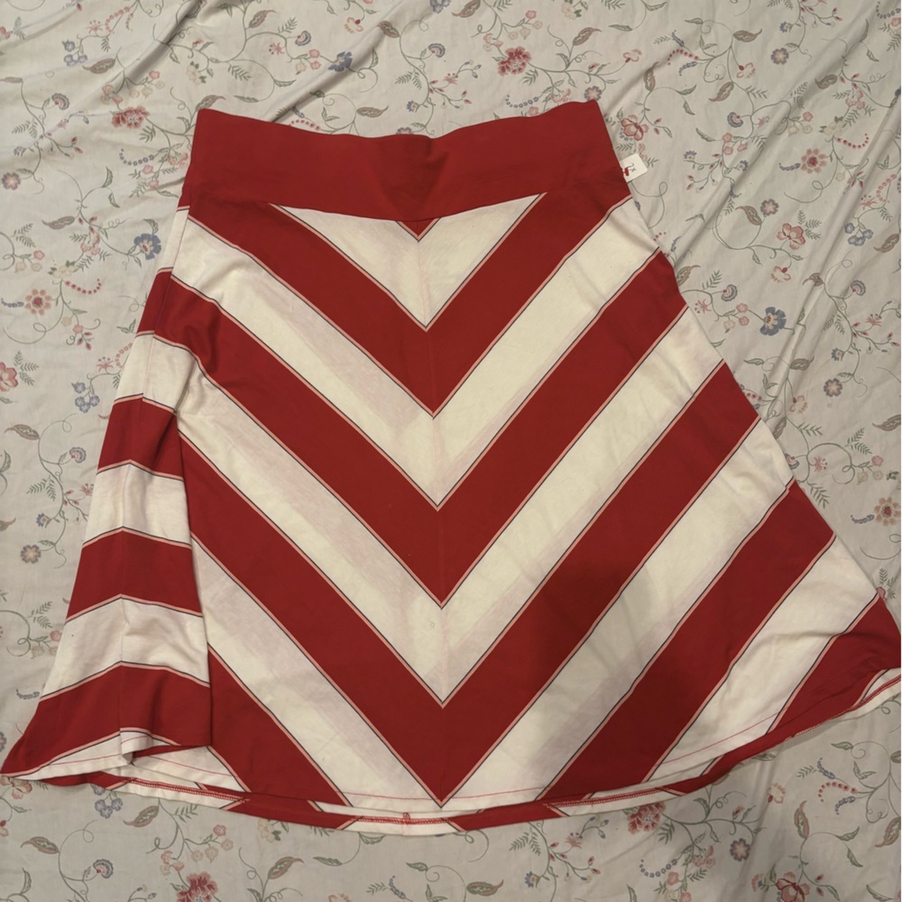 Old Navy Red and White Chevron Skirt
